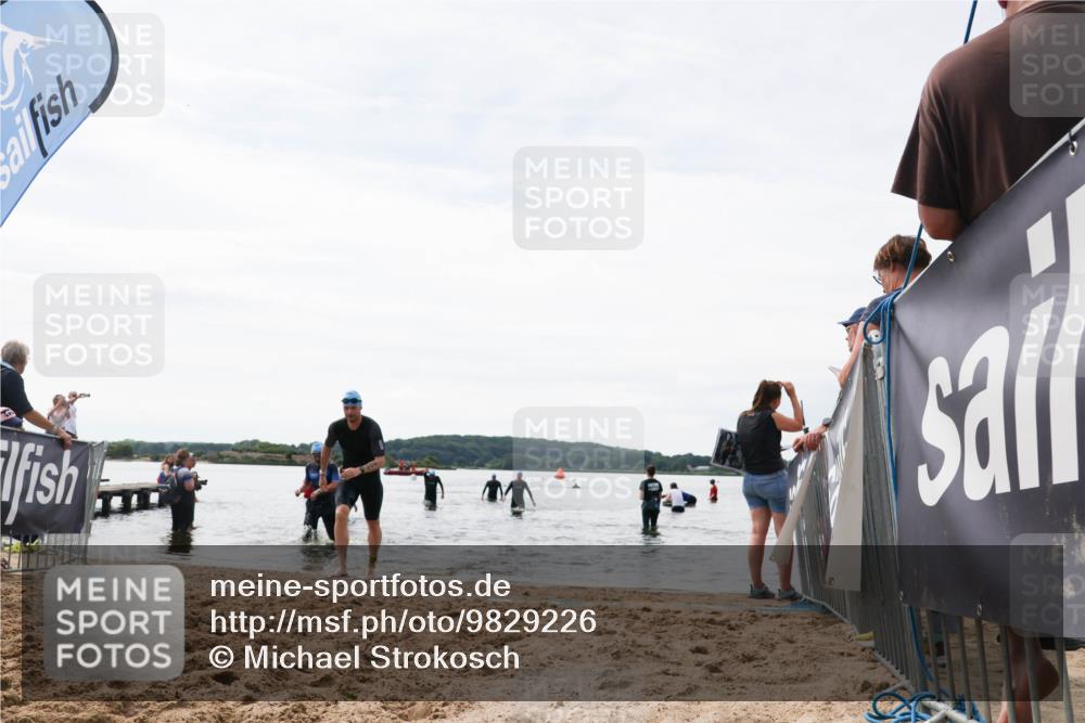 21.06.2026 - Viking Triathlon Michael Strokosch http://msf.ph/oto/9829226 21.06.2026 10:55:27 Schwimmen 305, 344, 561, 566 meine-sportfotos.de