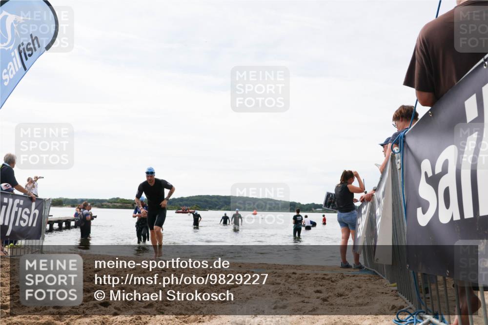 21.06.2026 - Viking Triathlon Michael Strokosch http://msf.ph/oto/9829227 21.06.2026 10:55:27 Schwimmen 305, 344, 561, 566 meine-sportfotos.de