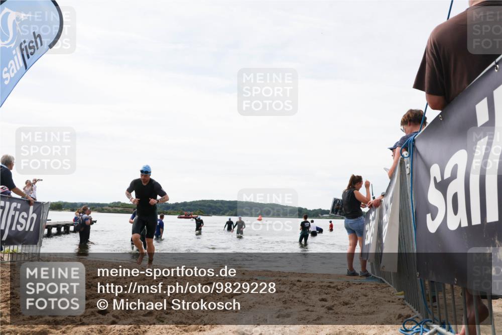 21.06.2026 - Viking Triathlon Michael Strokosch http://msf.ph/oto/9829228 21.06.2026 10:55:27 Schwimmen 305, 344, 561, 566 meine-sportfotos.de