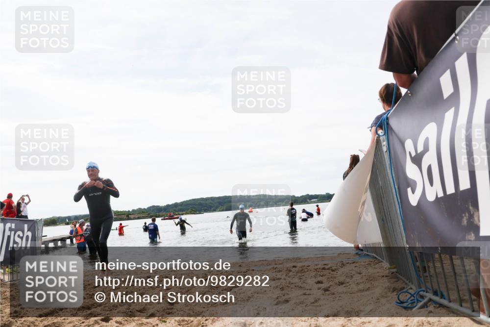 21.06.2026 - Viking Triathlon Michael Strokosch http://msf.ph/oto/9829282 21.06.2026 10:55:46 Schwimmen 77, 81, 417 meine-sportfotos.de