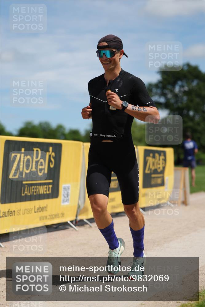 21.06.2026 - Viking Triathlon Michael Strokosch http://msf.ph/oto/9832069 21.06.2026 12:53:39 Laufen 446 meine-sportfotos.de
