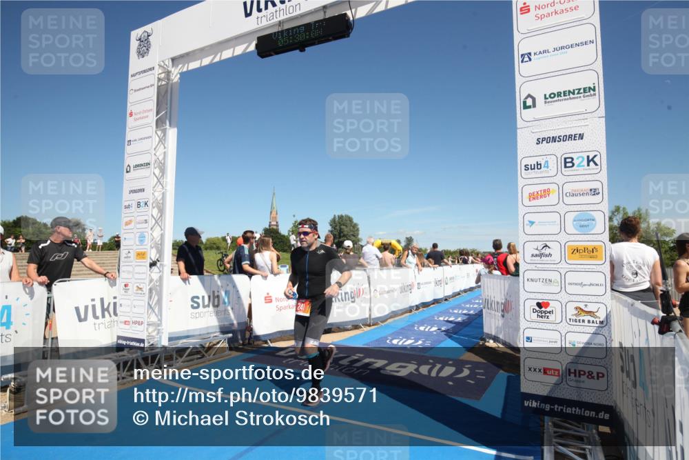 21.06.2026 - Viking Triathlon Michael Strokosch http://msf.ph/oto/9839571 21.06.2026 15:30:15 Ziel 241 meine-sportfotos.de