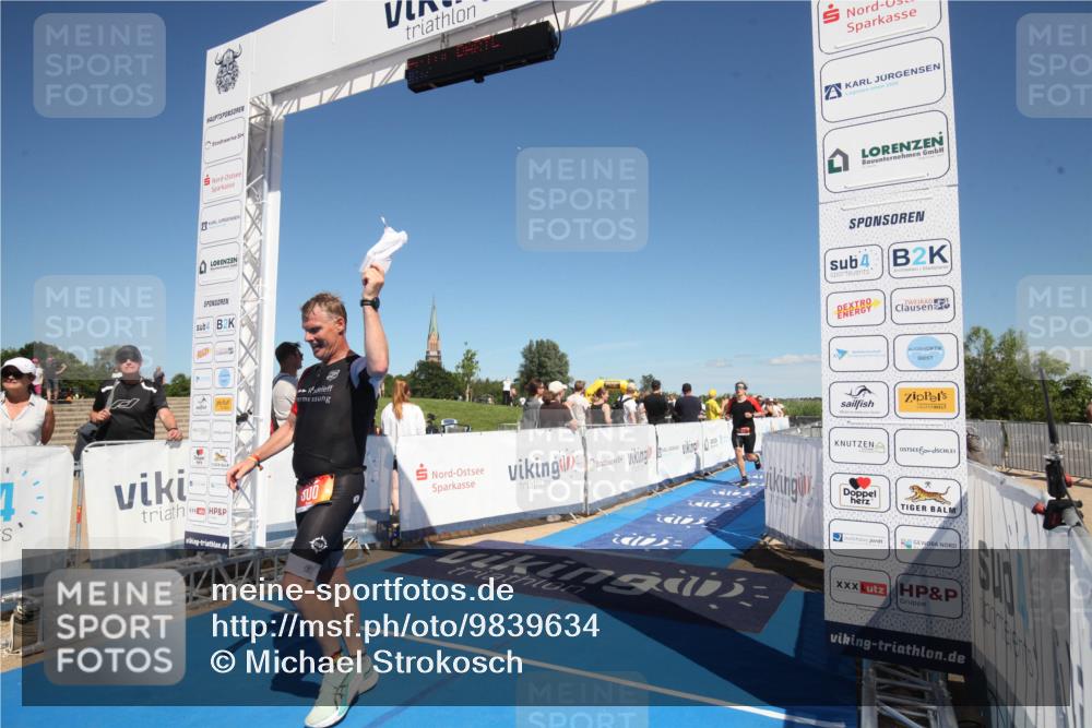 21.06.2026 - Viking Triathlon Michael Strokosch http://msf.ph/oto/9839634 21.06.2026 15:42:38 Ziel 300 meine-sportfotos.de