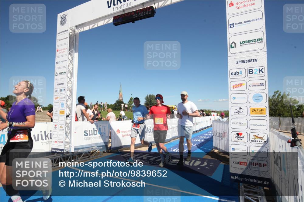 21.06.2026 - Viking Triathlon Michael Strokosch http://msf.ph/oto/9839652 21.06.2026 15:45:23 Ziel 295, 445 meine-sportfotos.de