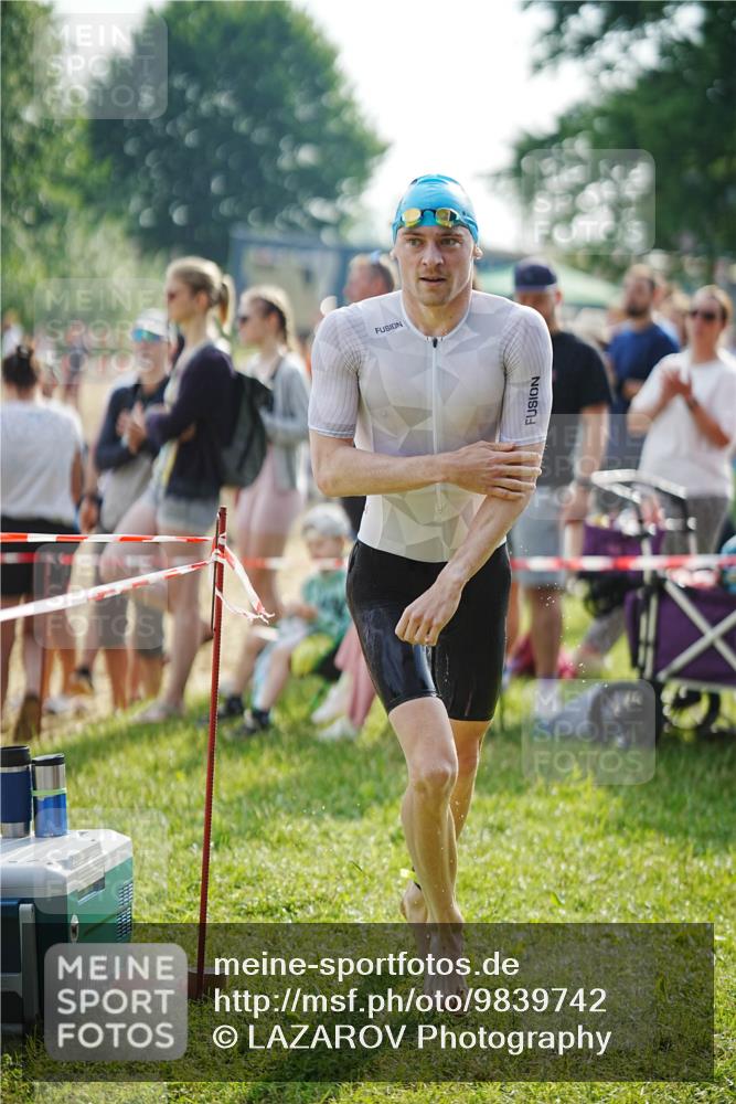 21.06.2026 - 29. Vierlanden-Triathlon LAZAROV Photography http://msf.ph/oto/9839742 21.06.2026 08:32:56 Schwimmen 2, 16, 26, 47 meine-sportfotos.de
