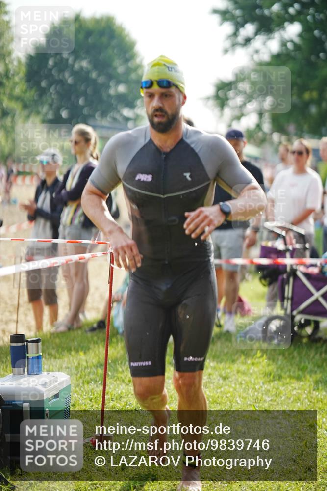 21.06.2026 - 29. Vierlanden-Triathlon LAZAROV Photography http://msf.ph/oto/9839746 21.06.2026 08:33:37 Schwimmen 9 meine-sportfotos.de