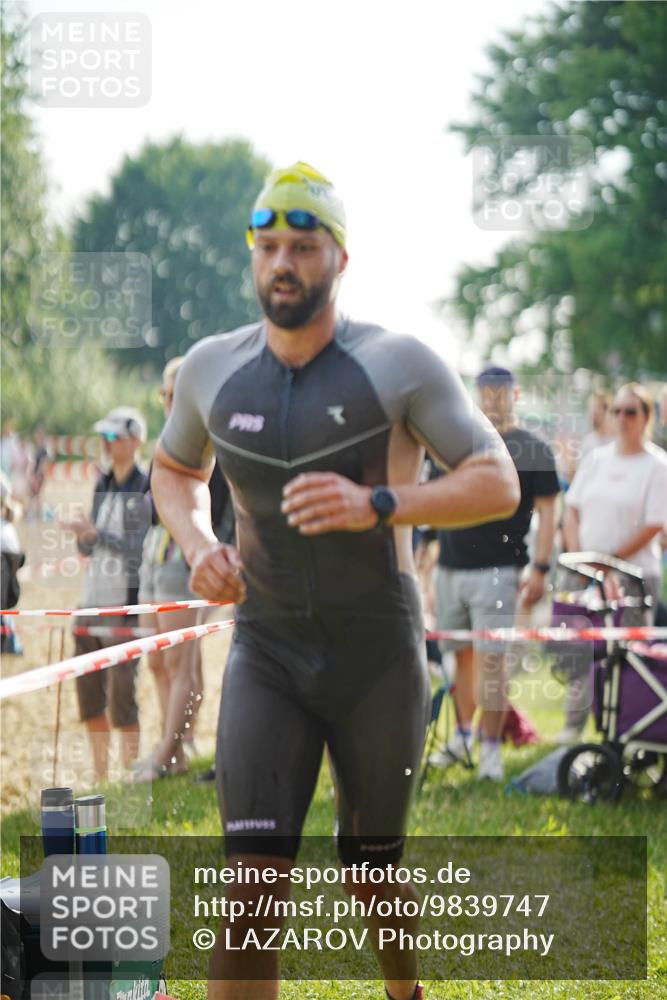 21.06.2026 - 29. Vierlanden-Triathlon LAZAROV Photography http://msf.ph/oto/9839747 21.06.2026 08:33:37 Schwimmen 9 meine-sportfotos.de