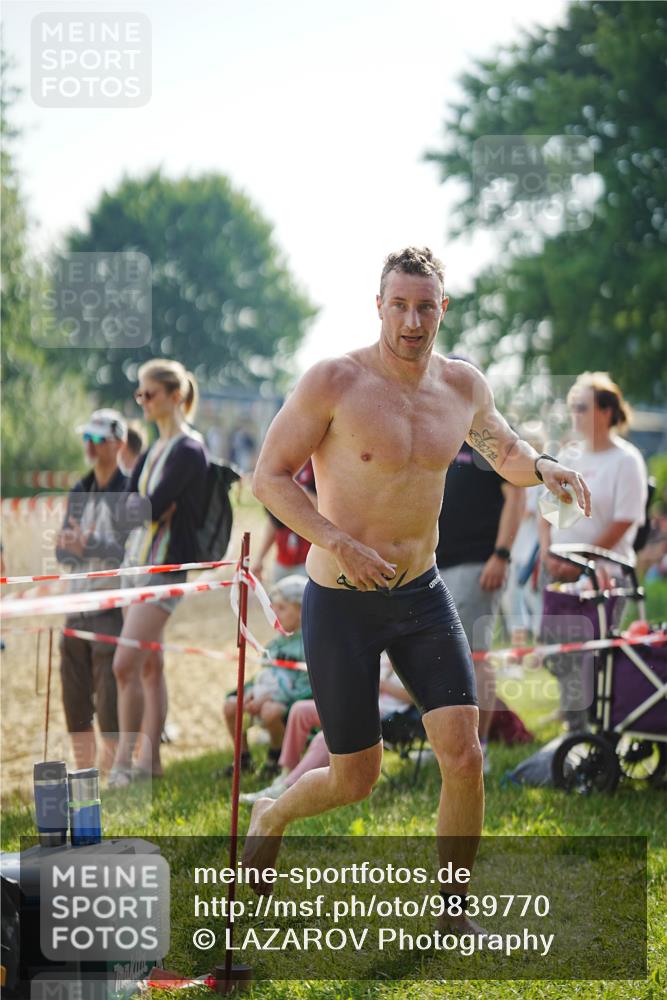 21.06.2026 - 29. Vierlanden-Triathlon LAZAROV Photography http://msf.ph/oto/9839770 21.06.2026 08:36:47 Schwimmen 207, 211 meine-sportfotos.de