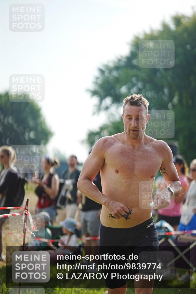 21.06.2026 - 29. Vierlanden-Triathlon LAZAROV Photography http://msf.ph/oto/9839774 21.06.2026 08:36:48 Schwimmen 207, 211 meine-sportfotos.de