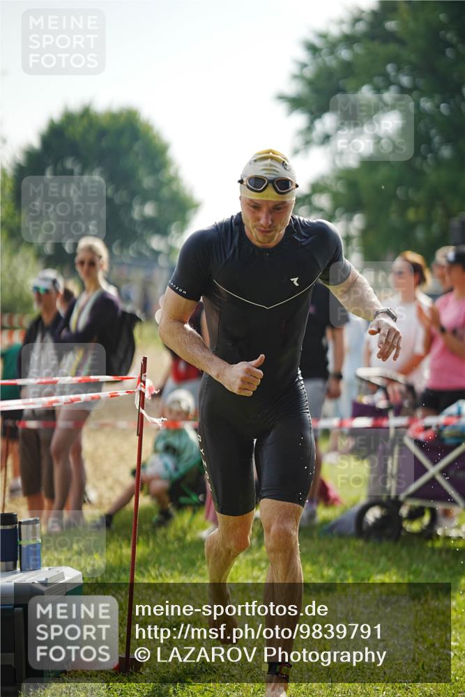 21.06.2026 - 29. Vierlanden-Triathlon LAZAROV Photography http://msf.ph/oto/9839791 21.06.2026 08:37:26 Schwimmen 46 meine-sportfotos.de