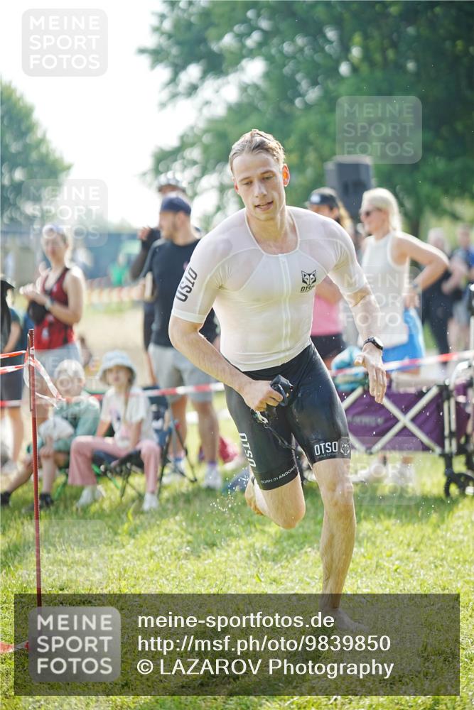 21.06.2026 - 29. Vierlanden-Triathlon LAZAROV Photography http://msf.ph/oto/9839850 21.06.2026 08:40:04 Schwimmen 7, 103 meine-sportfotos.de