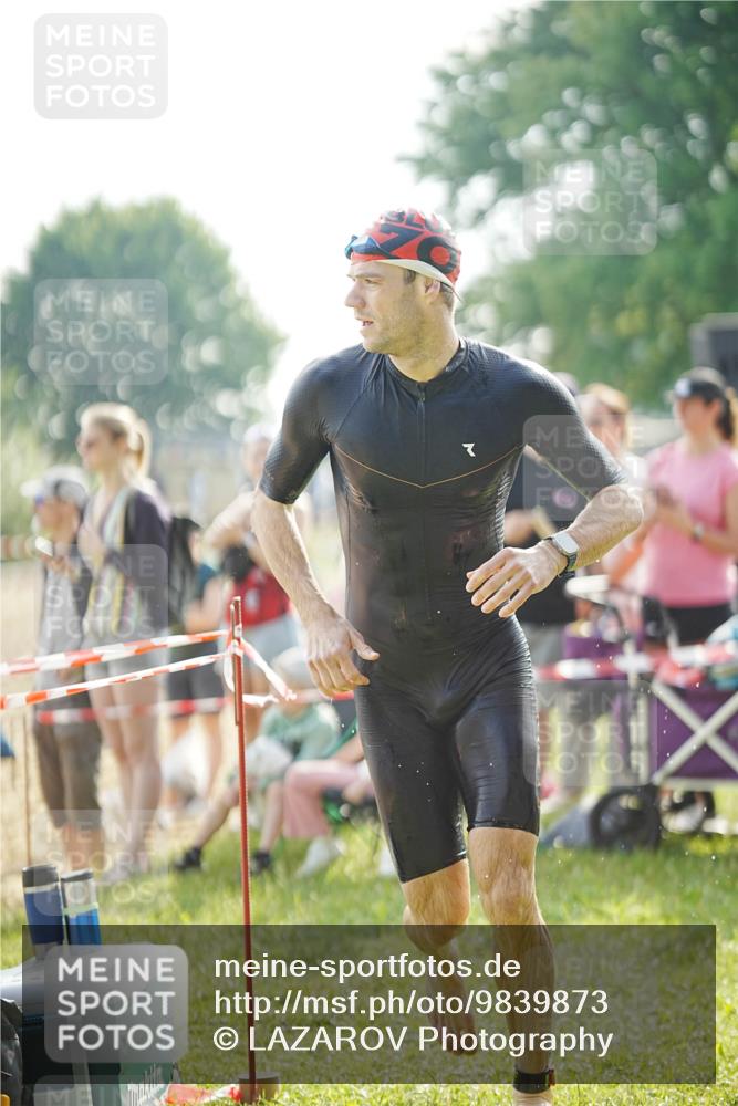 21.06.2026 - 29. Vierlanden-Triathlon LAZAROV Photography http://msf.ph/oto/9839873 21.06.2026 08:40:24 Schwimmen 51, 55, 109 meine-sportfotos.de