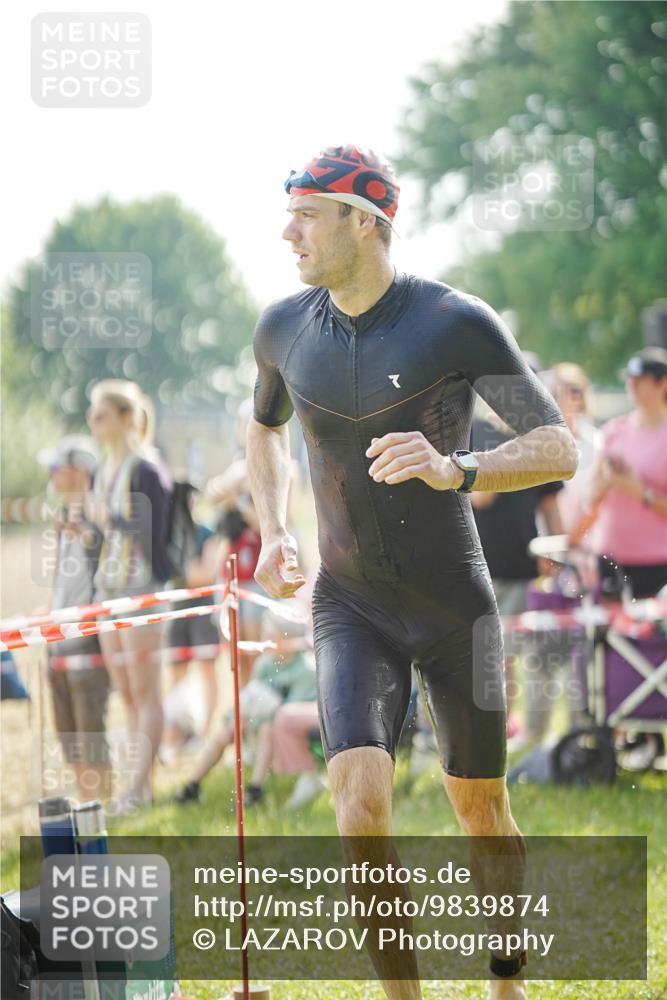 21.06.2026 - 29. Vierlanden-Triathlon LAZAROV Photography http://msf.ph/oto/9839874 21.06.2026 08:40:24 Schwimmen 51, 55, 109 meine-sportfotos.de