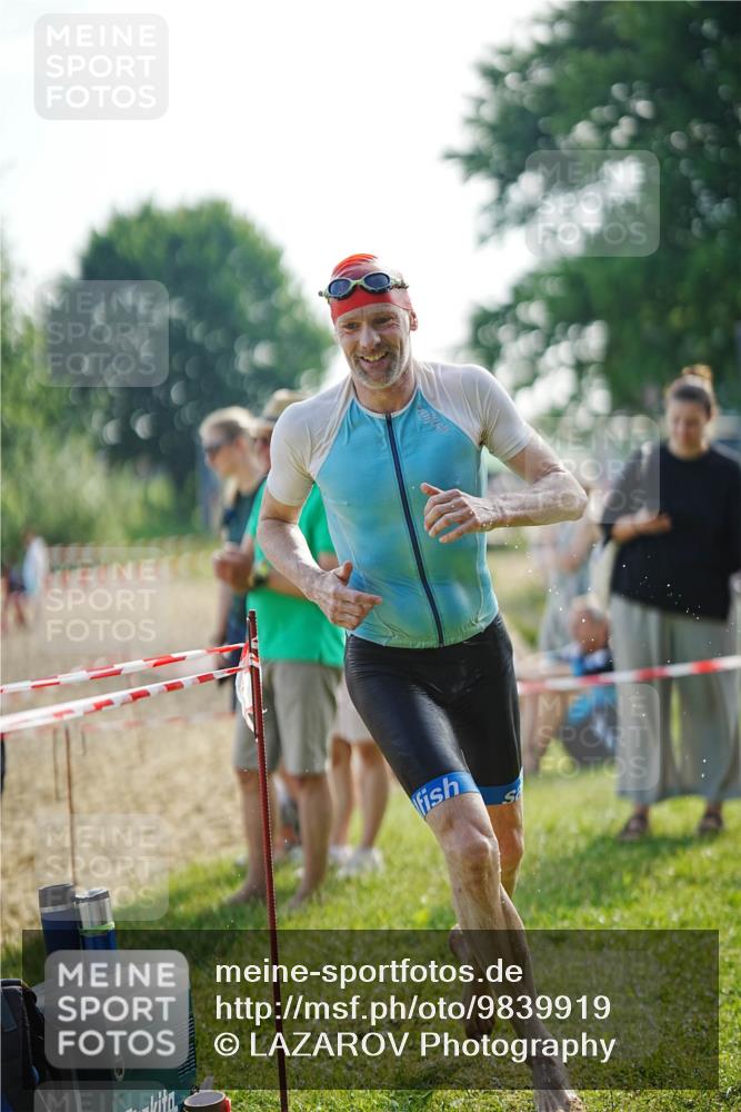 21.06.2026 - 29. Vierlanden-Triathlon LAZAROV Photography http://msf.ph/oto/9839919 21.06.2026 08:50:22 Schwimmen 115, 139 meine-sportfotos.de