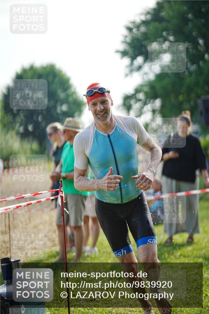 21.06.2026 - 29. Vierlanden-Triathlon LAZAROV Photography http://msf.ph/oto/9839920 21.06.2026 08:50:23 Schwimmen 115, 139 meine-sportfotos.de