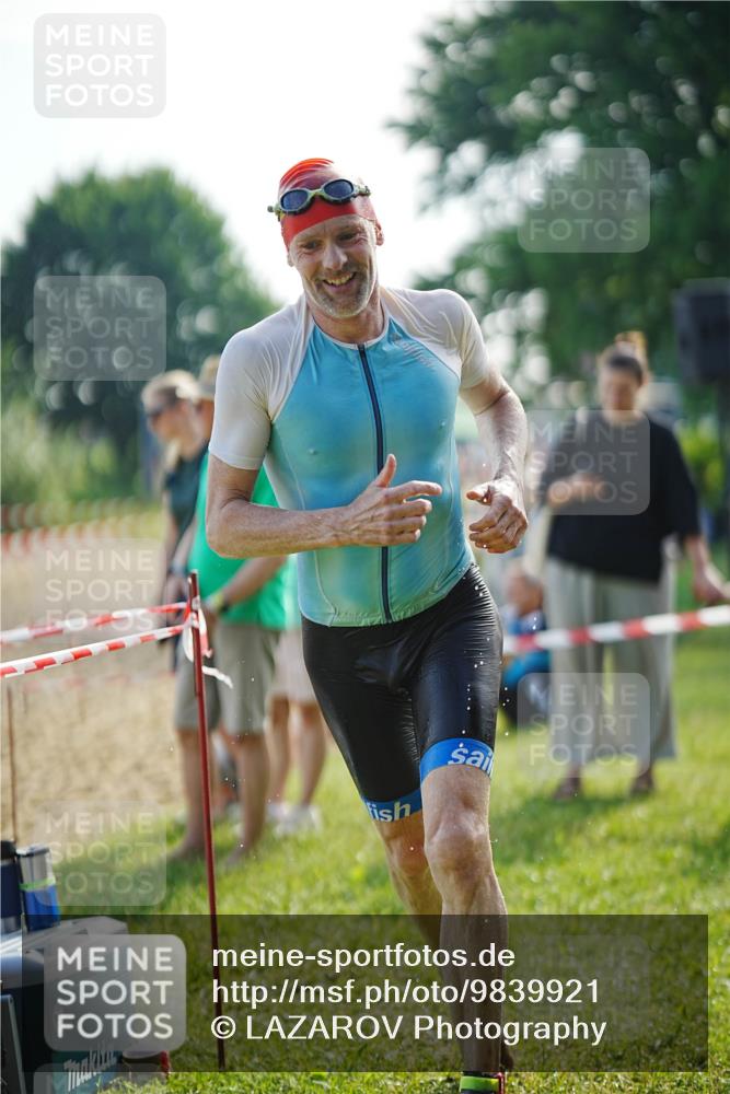 21.06.2026 - 29. Vierlanden-Triathlon LAZAROV Photography http://msf.ph/oto/9839921 21.06.2026 08:50:23 Schwimmen 115, 139 meine-sportfotos.de