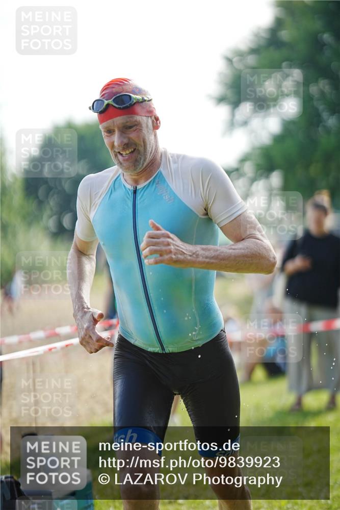 21.06.2026 - 29. Vierlanden-Triathlon LAZAROV Photography http://msf.ph/oto/9839923 21.06.2026 08:50:23 Schwimmen 115, 139 meine-sportfotos.de