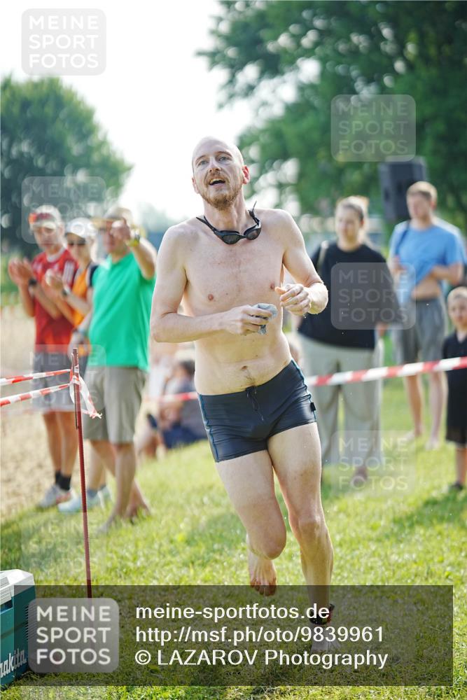 21.06.2026 - 29. Vierlanden-Triathlon LAZAROV Photography http://msf.ph/oto/9839961 21.06.2026 08:51:27 Schwimmen 50 meine-sportfotos.de