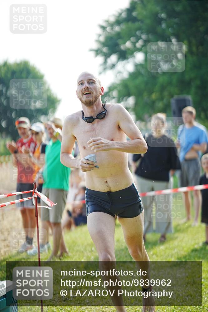 21.06.2026 - 29. Vierlanden-Triathlon LAZAROV Photography http://msf.ph/oto/9839962 21.06.2026 08:51:27 Schwimmen 50 meine-sportfotos.de