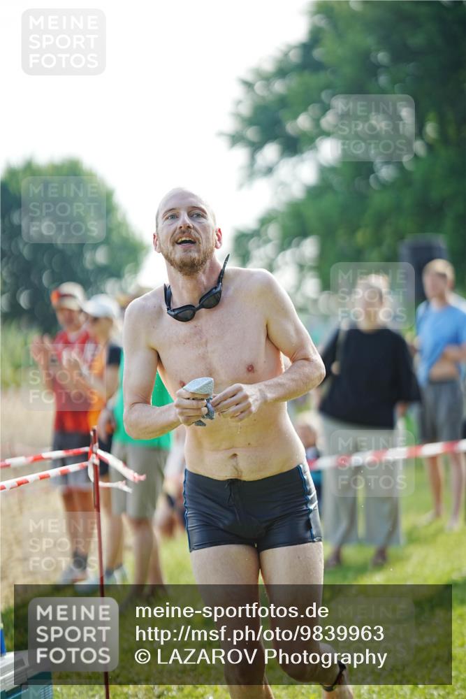 21.06.2026 - 29. Vierlanden-Triathlon LAZAROV Photography http://msf.ph/oto/9839963 21.06.2026 08:51:27 Schwimmen 50 meine-sportfotos.de