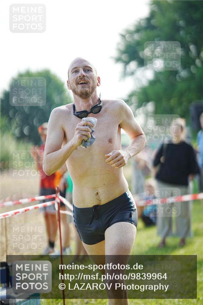 21.06.2026 - 29. Vierlanden-Triathlon LAZAROV Photography http://msf.ph/oto/9839964 21.06.2026 08:51:28 Schwimmen 50 meine-sportfotos.de