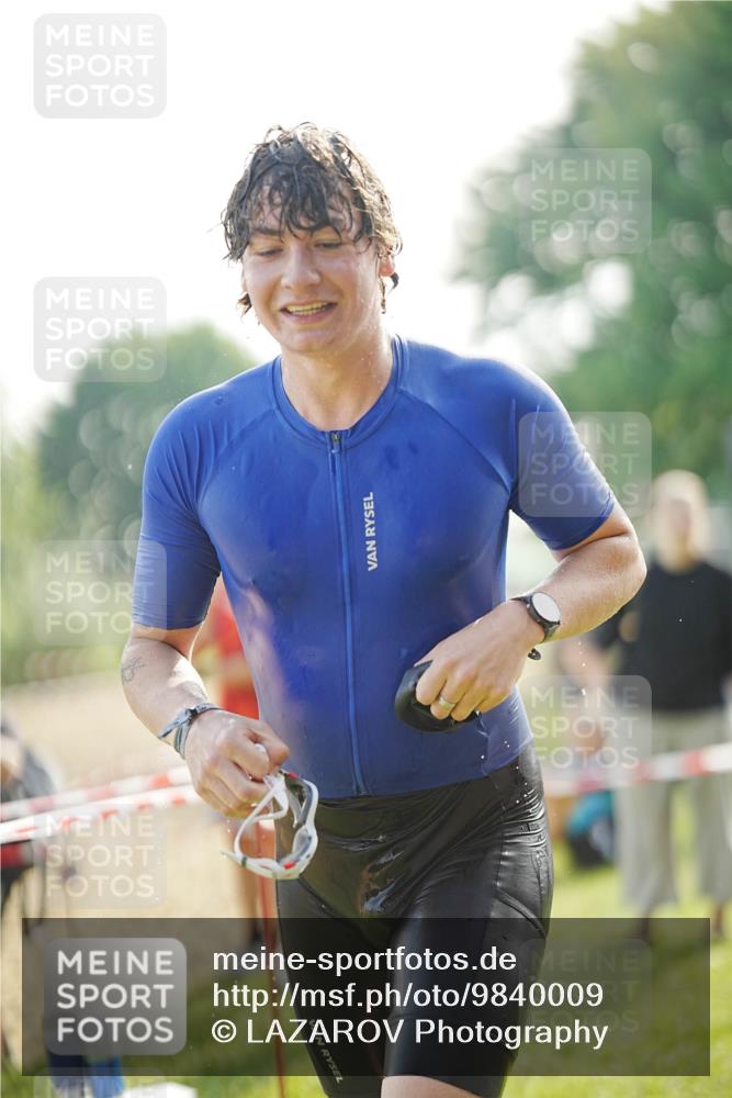 21.06.2026 - 29. Vierlanden-Triathlon LAZAROV Photography http://msf.ph/oto/9840009 21.06.2026 08:52:52 Schwimmen 22, 98, 195 meine-sportfotos.de
