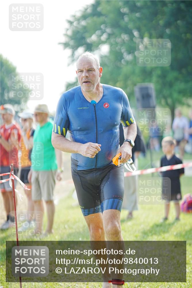 21.06.2026 - 29. Vierlanden-Triathlon LAZAROV Photography http://msf.ph/oto/9840013 21.06.2026 08:53:17 Schwimmen 200 meine-sportfotos.de