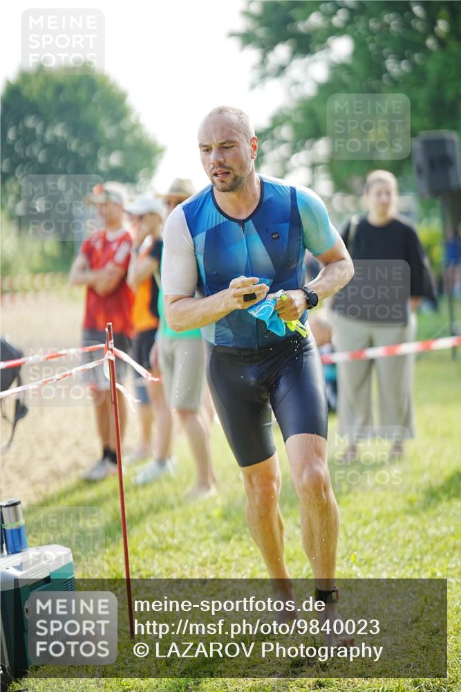 21.06.2026 - 29. Vierlanden-Triathlon LAZAROV Photography http://msf.ph/oto/9840023 21.06.2026 08:53:35 Schwimmen 70 meine-sportfotos.de