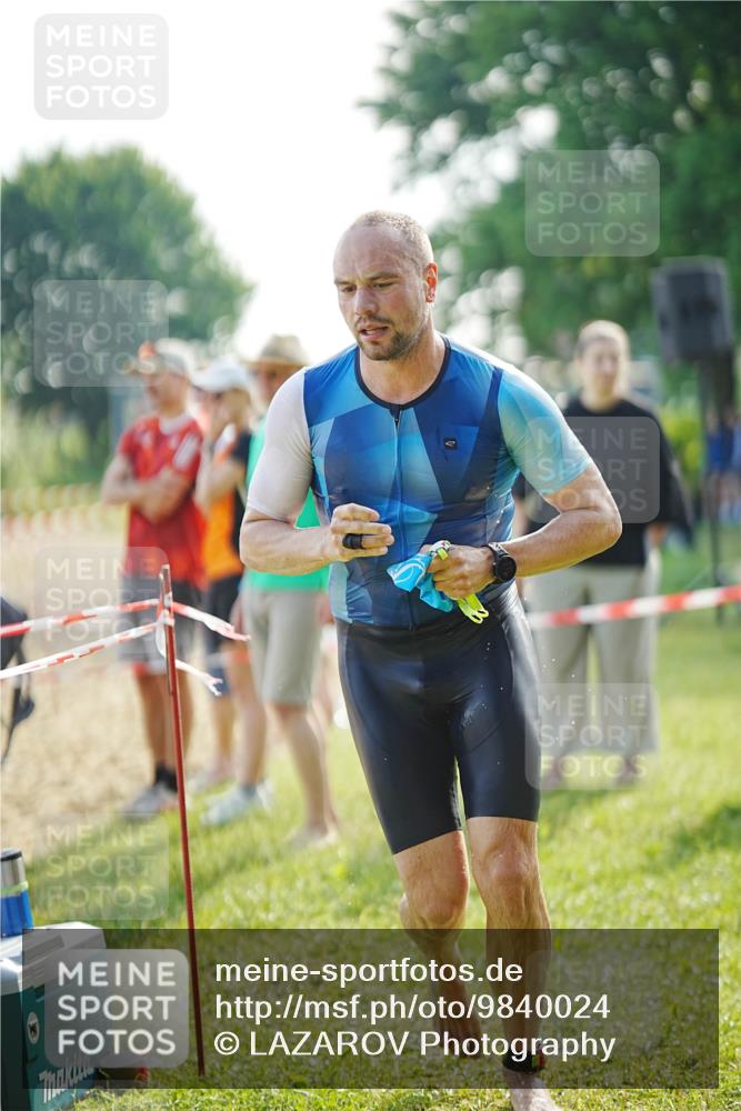 21.06.2026 - 29. Vierlanden-Triathlon LAZAROV Photography http://msf.ph/oto/9840024 21.06.2026 08:53:35 Schwimmen 70 meine-sportfotos.de