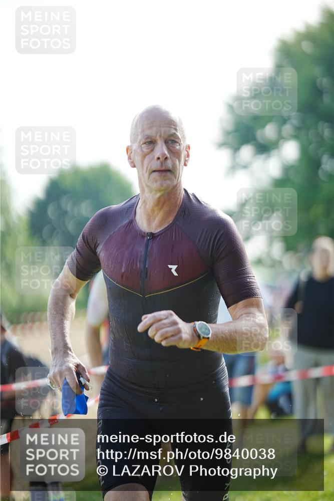 21.06.2026 - 29. Vierlanden-Triathlon LAZAROV Photography http://msf.ph/oto/9840038 21.06.2026 08:53:59 Schwimmen 122, 124, 126 meine-sportfotos.de