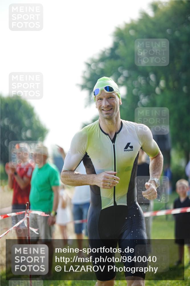21.06.2026 - 29. Vierlanden-Triathlon LAZAROV Photography http://msf.ph/oto/9840040 21.06.2026 08:54:00 Schwimmen 122, 124, 126 meine-sportfotos.de