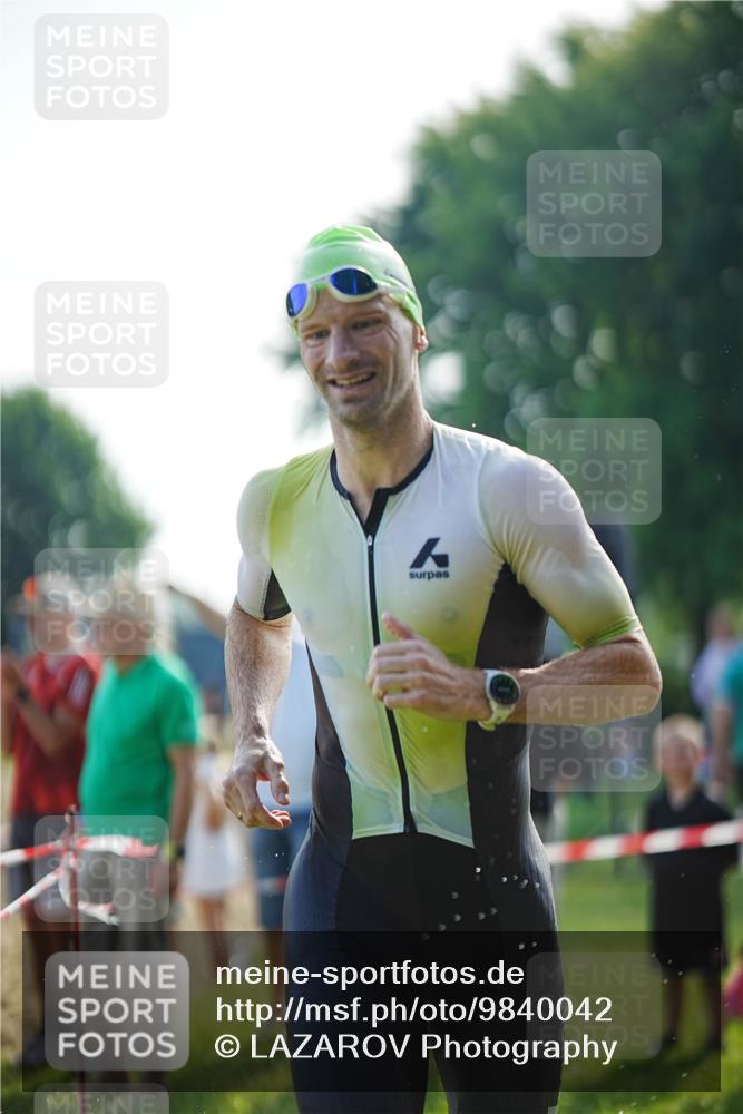 21.06.2026 - 29. Vierlanden-Triathlon LAZAROV Photography http://msf.ph/oto/9840042 21.06.2026 08:54:00 Schwimmen 122, 124, 126 meine-sportfotos.de