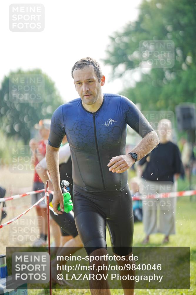 21.06.2026 - 29. Vierlanden-Triathlon LAZAROV Photography http://msf.ph/oto/9840046 21.06.2026 08:54:04 Schwimmen 122, 126, 146, 176 meine-sportfotos.de