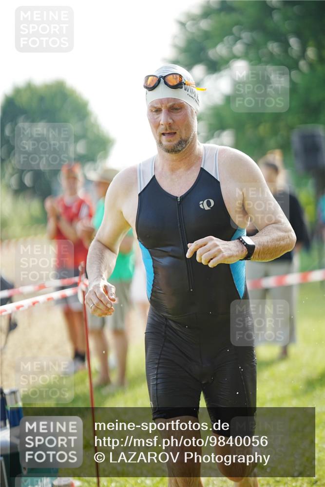 21.06.2026 - 29. Vierlanden-Triathlon LAZAROV Photography http://msf.ph/oto/9840056 21.06.2026 08:54:16 Schwimmen 190 meine-sportfotos.de