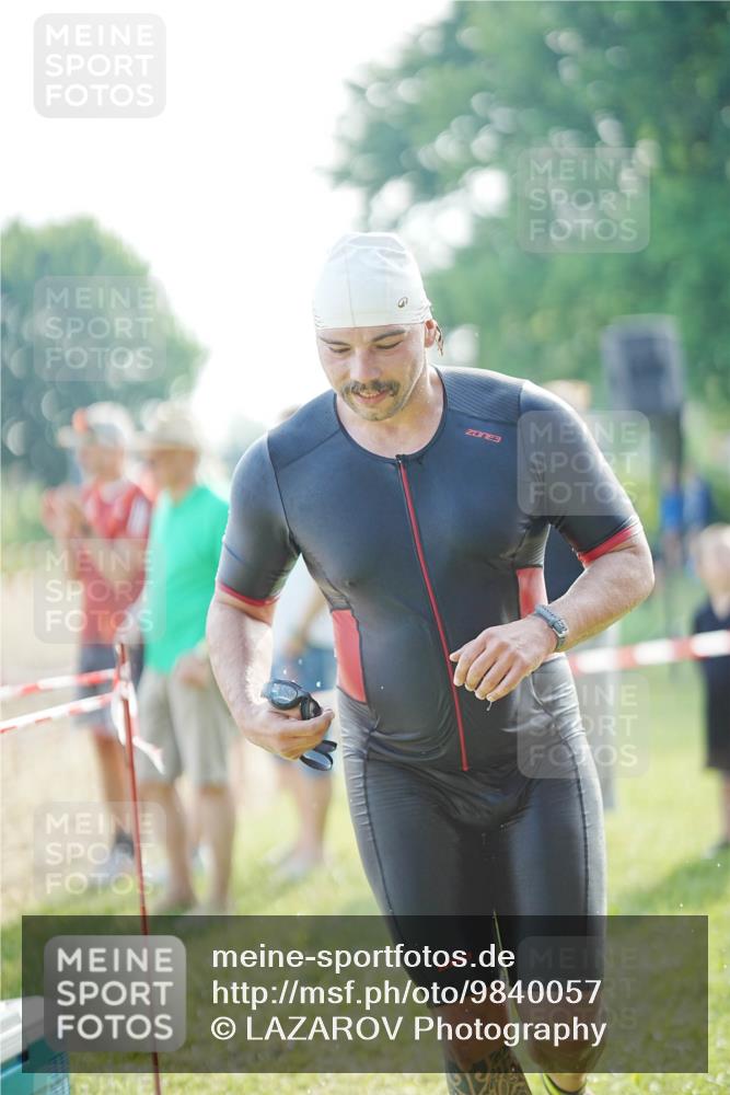 21.06.2026 - 29. Vierlanden-Triathlon LAZAROV Photography http://msf.ph/oto/9840057 21.06.2026 08:54:26 Schwimmen 93 meine-sportfotos.de