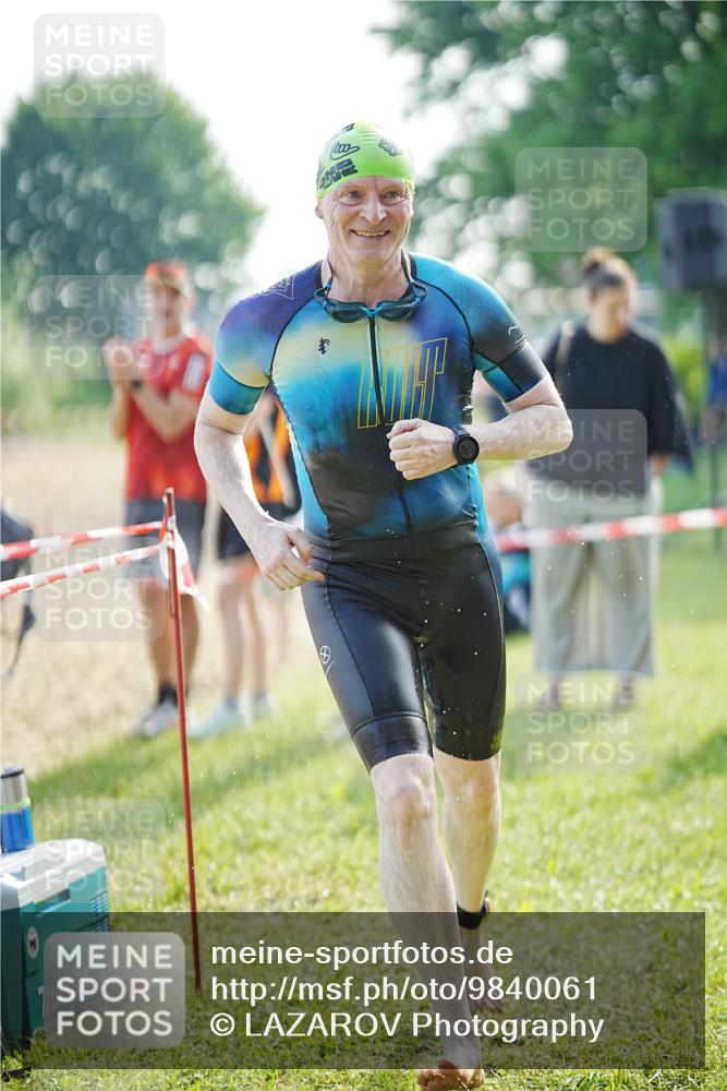 21.06.2026 - 29. Vierlanden-Triathlon LAZAROV Photography http://msf.ph/oto/9840061 21.06.2026 08:54:37 Schwimmen 213 meine-sportfotos.de