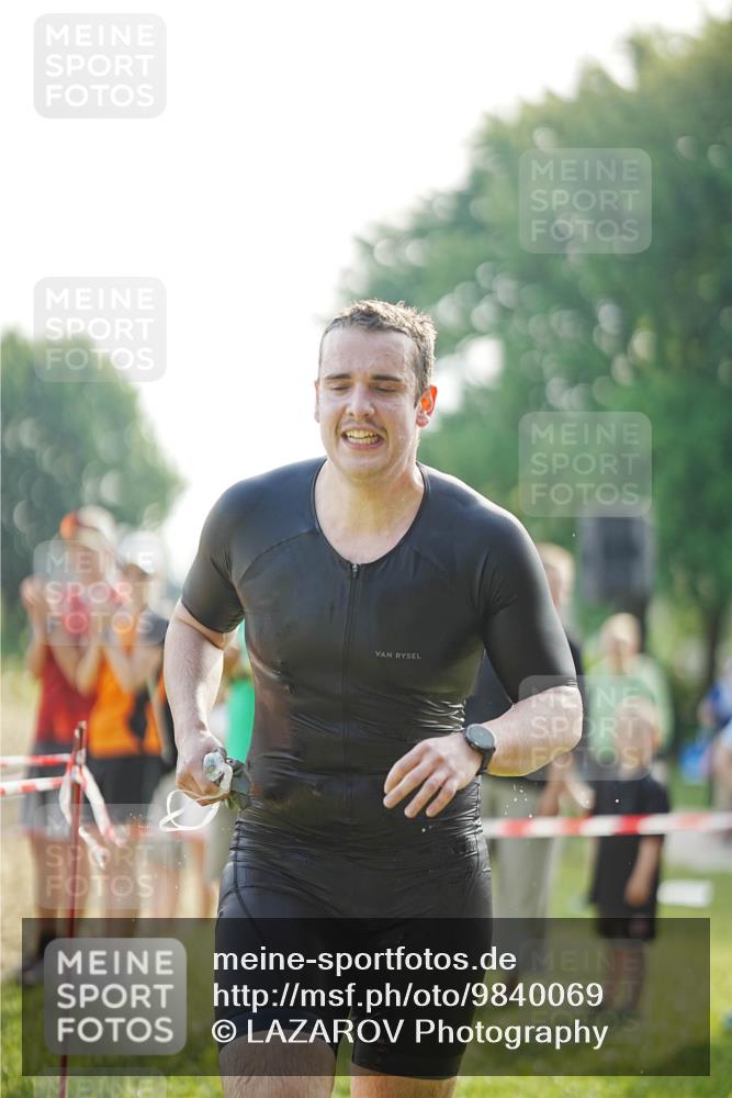 21.06.2026 - 29. Vierlanden-Triathlon LAZAROV Photography http://msf.ph/oto/9840069 21.06.2026 08:55:07 Schwimmen 19 meine-sportfotos.de
