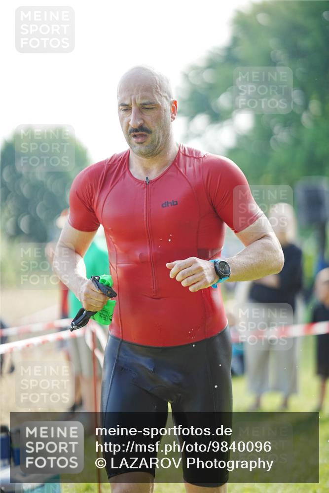 21.06.2026 - 29. Vierlanden-Triathlon LAZAROV Photography http://msf.ph/oto/9840096 21.06.2026 08:56:26 Schwimmen 121 meine-sportfotos.de