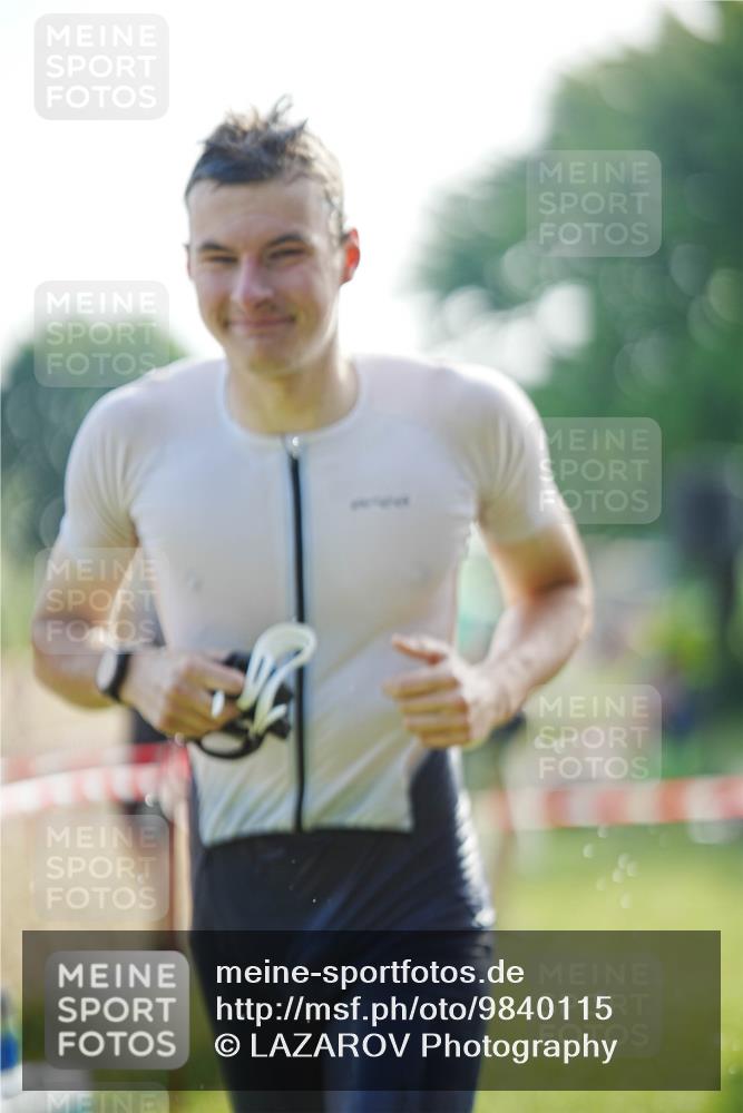 21.06.2026 - 29. Vierlanden-Triathlon LAZAROV Photography http://msf.ph/oto/9840115 21.06.2026 09:02:01 Schwimmen 20 meine-sportfotos.de