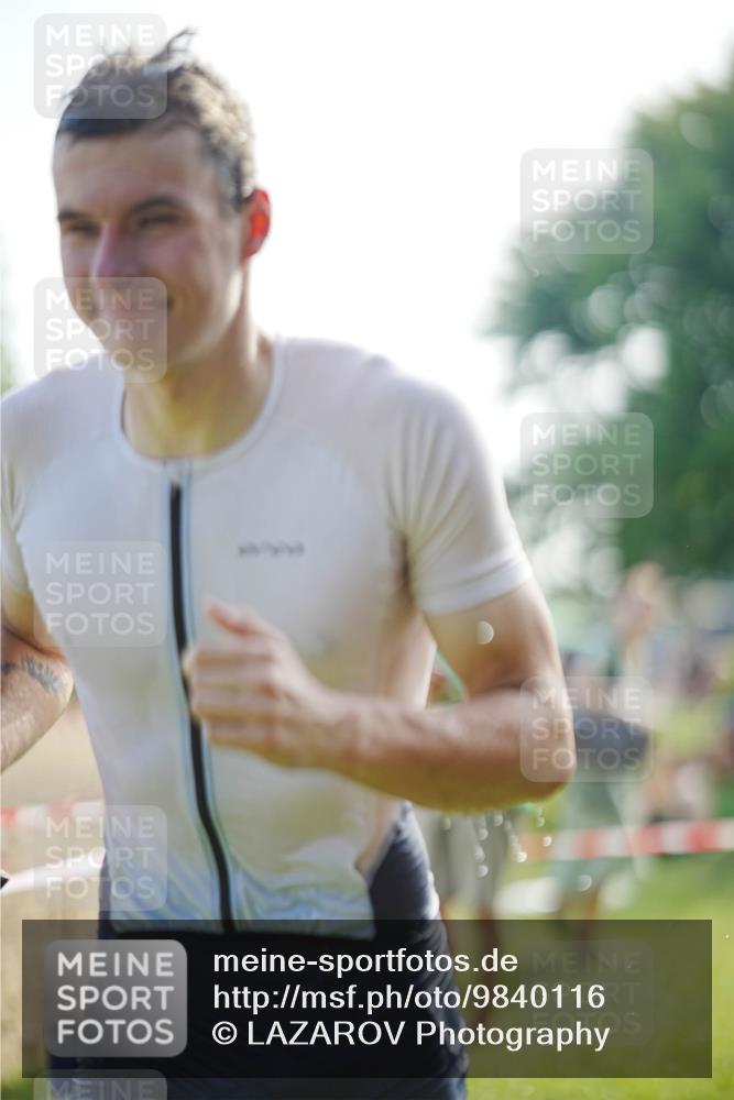 21.06.2026 - 29. Vierlanden-Triathlon LAZAROV Photography http://msf.ph/oto/9840116 21.06.2026 09:02:01 Schwimmen 20 meine-sportfotos.de