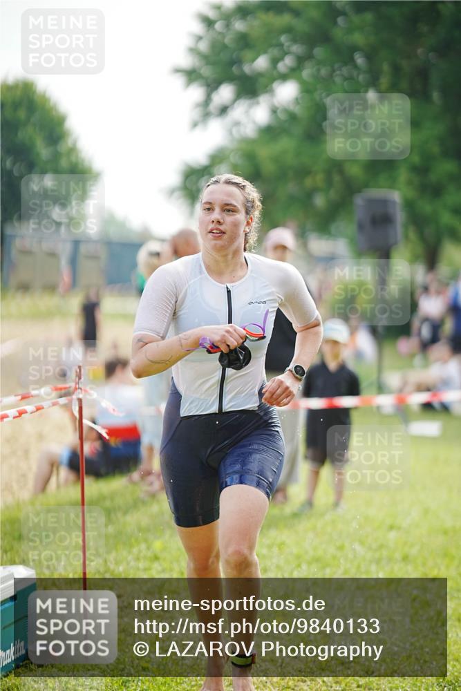 21.06.2026 - 29. Vierlanden-Triathlon LAZAROV Photography http://msf.ph/oto/9840133 21.06.2026 09:15:11 Schwimmen 248, 269, 294 meine-sportfotos.de