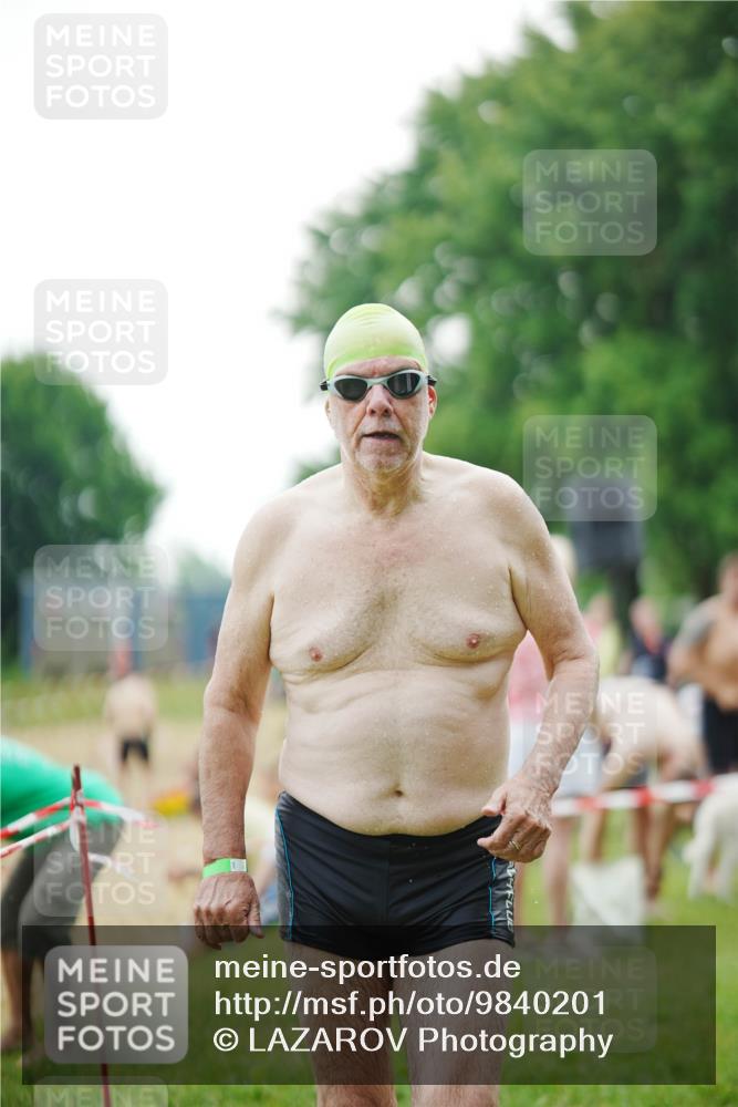 21.06.2026 - 29. Vierlanden-Triathlon LAZAROV Photography http://msf.ph/oto/9840201 21.06.2026 09:28:50 Schwimmen 289 meine-sportfotos.de