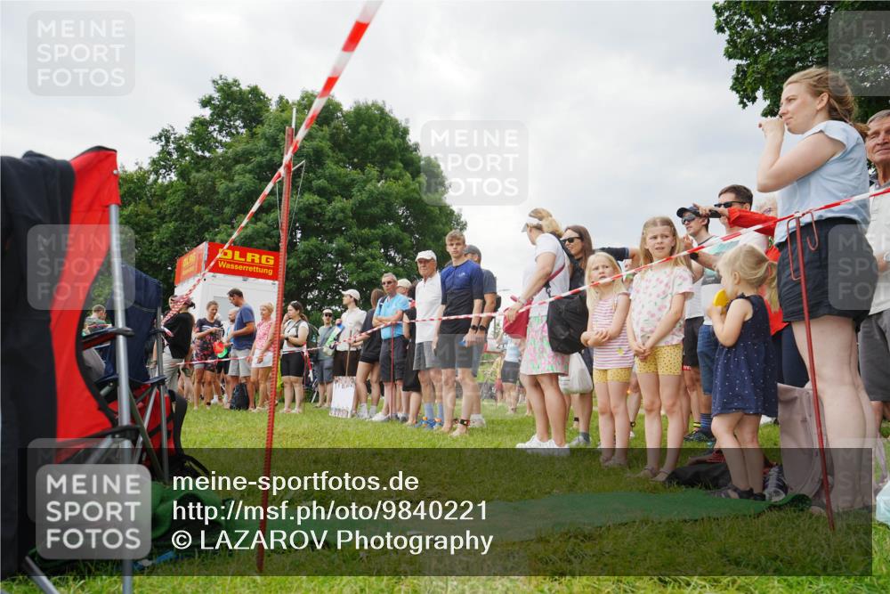 21.06.2026 - 29. Vierlanden-Triathlon LAZAROV Photography http://msf.ph/oto/9840221 21.06.2026 09:55:43 Schwimmen 376 meine-sportfotos.de