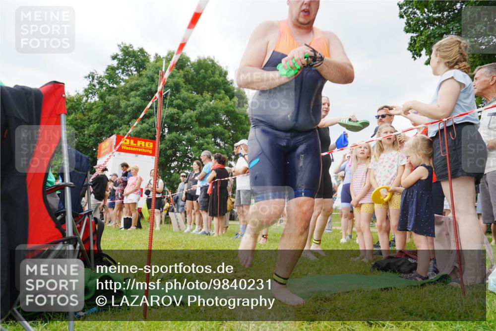 21.06.2026 - 29. Vierlanden-Triathlon LAZAROV Photography http://msf.ph/oto/9840231 21.06.2026 09:56:56 Schwimmen 307, 317, 361 meine-sportfotos.de
