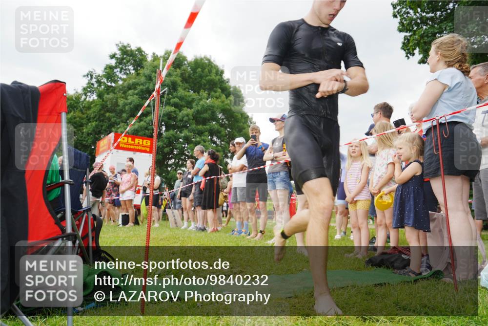 21.06.2026 - 29. Vierlanden-Triathlon LAZAROV Photography http://msf.ph/oto/9840232 21.06.2026 09:57:00 Schwimmen 307, 317 meine-sportfotos.de
