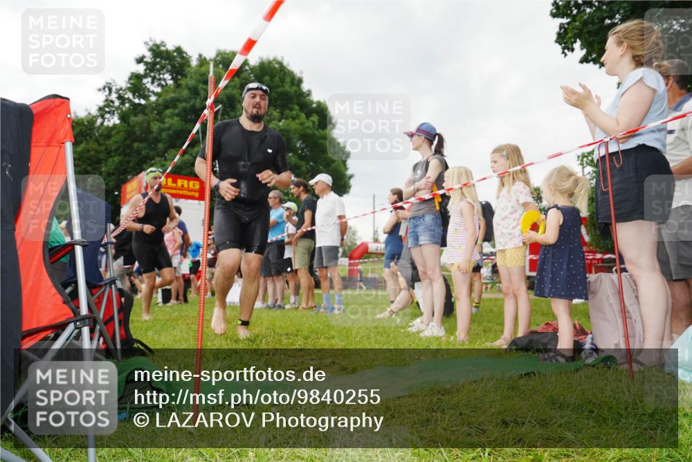 21.06.2026 - 29. Vierlanden-Triathlon LAZAROV Photography http://msf.ph/oto/9840255 21.06.2026 10:00:52 Schwimmen 330, 357 meine-sportfotos.de