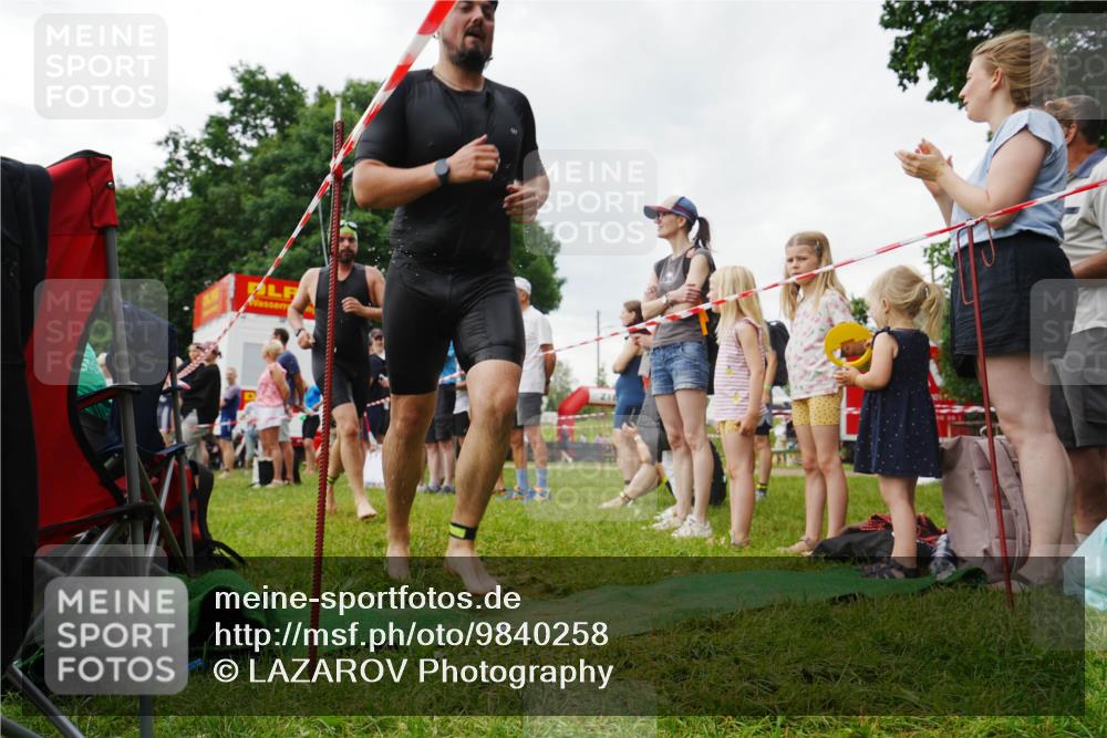 21.06.2026 - 29. Vierlanden-Triathlon LAZAROV Photography http://msf.ph/oto/9840258 21.06.2026 10:00:52 Schwimmen 330, 357 meine-sportfotos.de