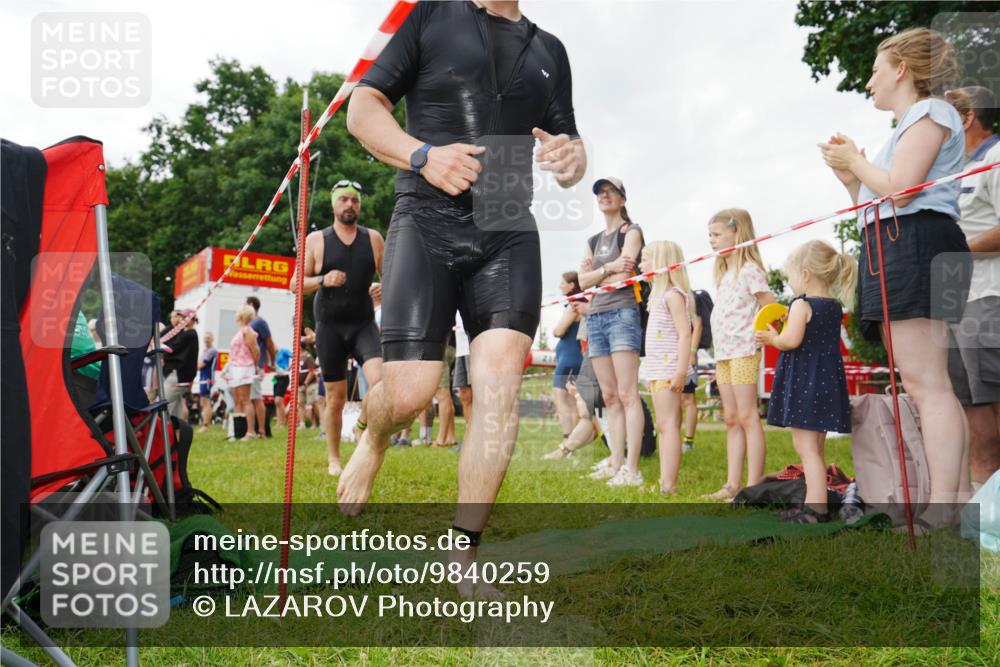 21.06.2026 - 29. Vierlanden-Triathlon LAZAROV Photography http://msf.ph/oto/9840259 21.06.2026 10:00:52 Schwimmen 330, 357 meine-sportfotos.de