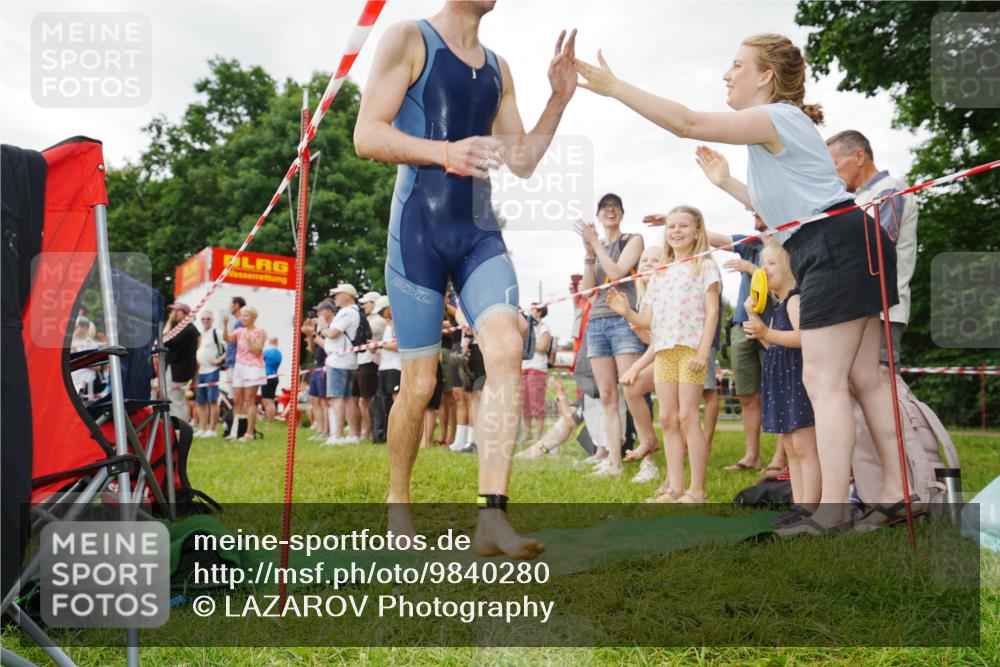 21.06.2026 - 29. Vierlanden-Triathlon LAZAROV Photography http://msf.ph/oto/9840280 21.06.2026 10:05:41 Schwimmen 429, 448 meine-sportfotos.de