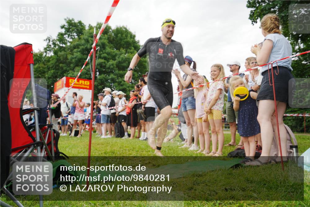 21.06.2026 - 29. Vierlanden-Triathlon LAZAROV Photography http://msf.ph/oto/9840281 21.06.2026 10:05:45 Schwimmen 395, 414, 429, 448 meine-sportfotos.de